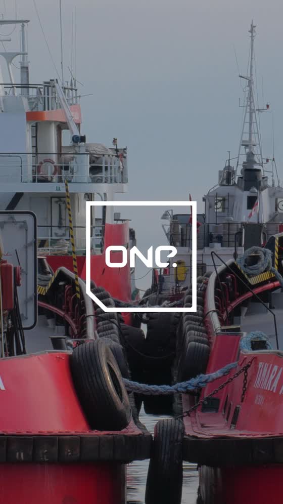Ships, portrait (story)12 MBDownload